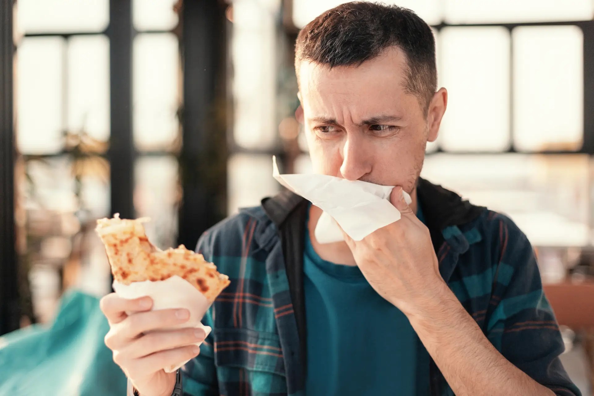 Zatrucie pokarmowe latem: Salmonella, E. coli i inne  objawy, pierwsza pomoc i kiedy zgÅosiÄ siÄ do lekarza